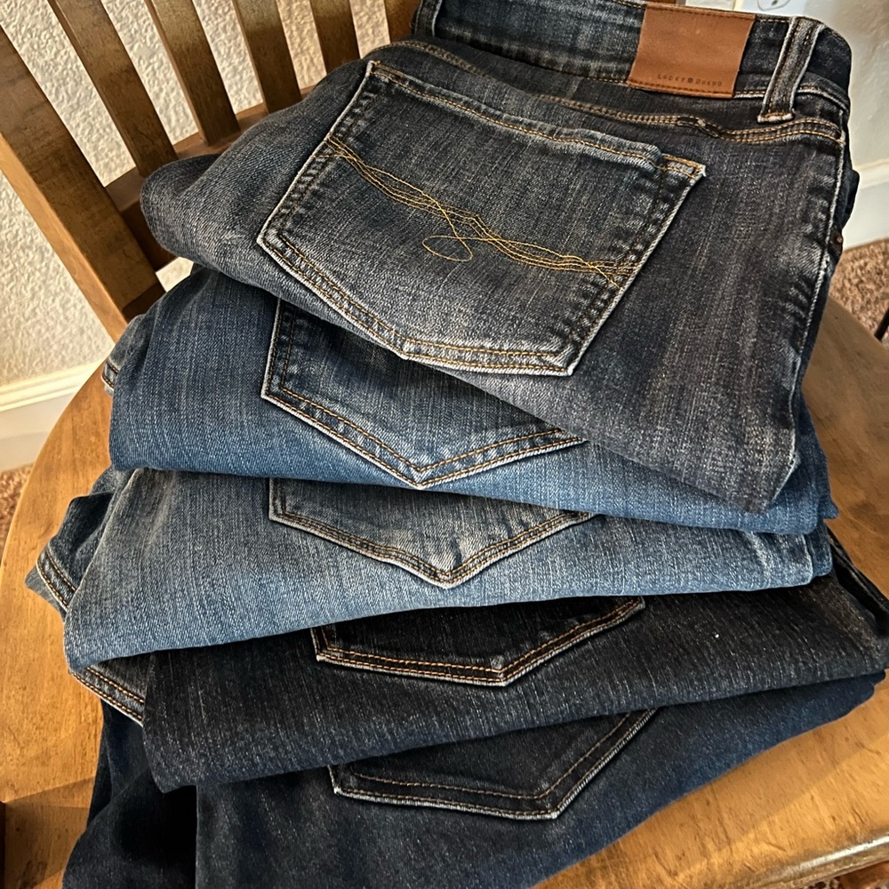 Jeans in varying brands